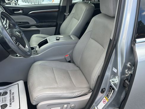 Used 2016 Toyota Highlander Limited w/ Driver Technology Package FWD image 22