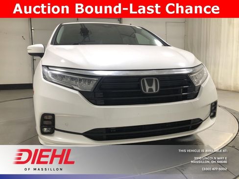 Used 2023 Honda Odyssey Elite image 2