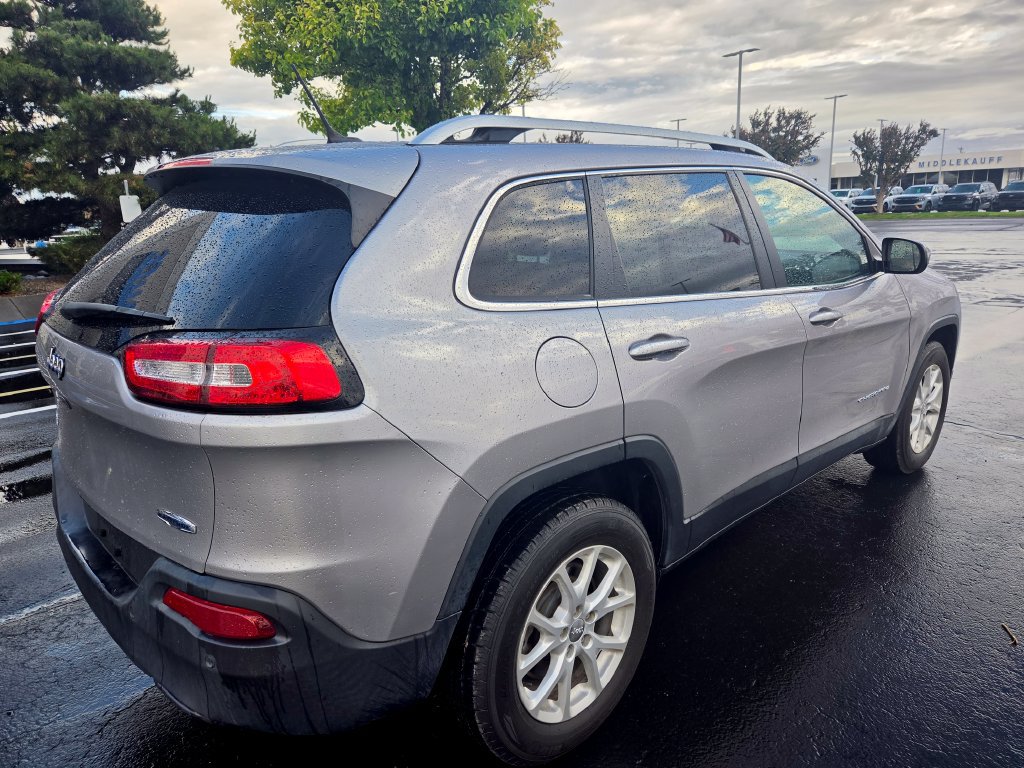 Used 2018 Jeep Cherokee Latitude w/ Safety Group AWD/4WD image 3