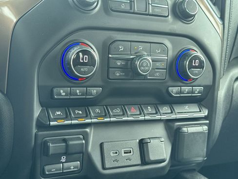 Used 2021 Chevrolet Silverado 1500 High Country image 25