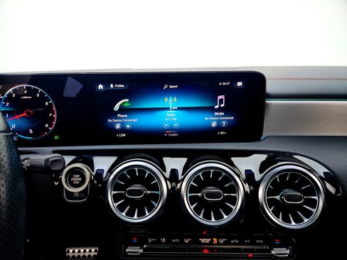 Used 2023 Mercedes-Benz CLA 250 image 15