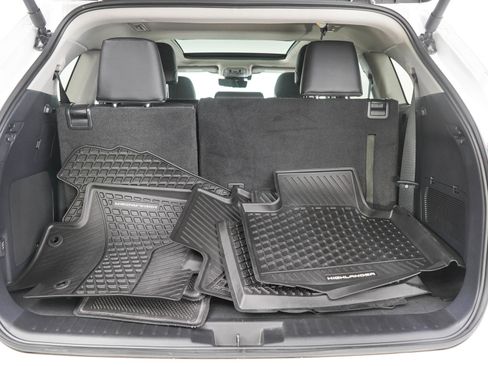 Used 2024 Toyota Highlander Platinum AWD/4WD image 9