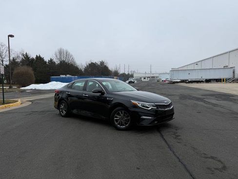 Used 2020 Kia Optima LX image 2
