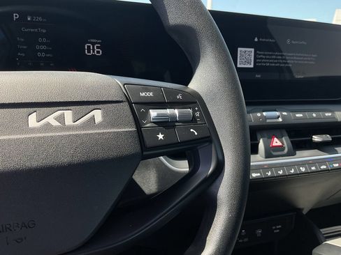 Used 2025 Kia K4 FWD image 32