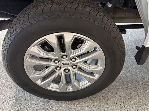 Used 2025 Ford F150 Lariat w/ Equipment Group 501A Mid image 9