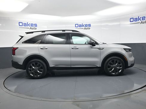 Certified 2023 Kia Sorento X-Line EX image 9