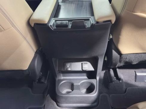 Used 2021 Toyota Sienna Limited FWD image 19
