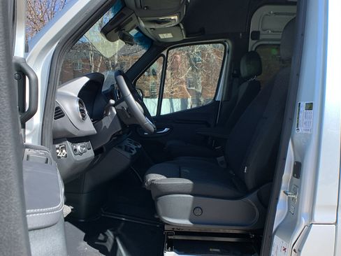 Used 2022 Mercedes-Benz Sprinter 2500 image 11