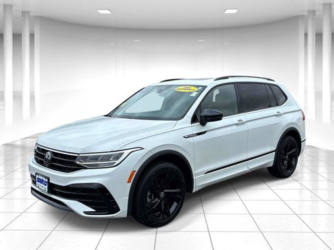 Certified 2024 Volkswagen Tiguan SE R-Line AWD/4WD image 3