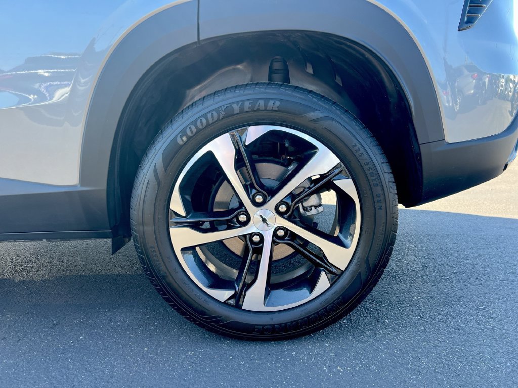 Used 2025 Chevrolet Trax RS w/ Driver Confidence Package FWD image 26