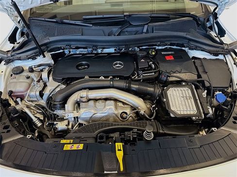 Certified 2025 Mercedes-Benz GLA 250 4MATIC image 30