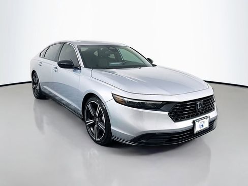 Used 2023 Honda Accord Sport image 3