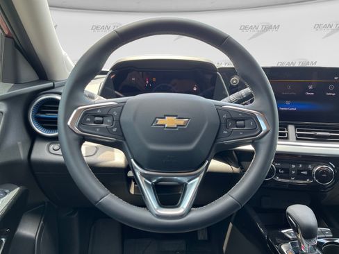Used 2024 Chevrolet Trax LT w/ Driver Confidence Package FWD image 14