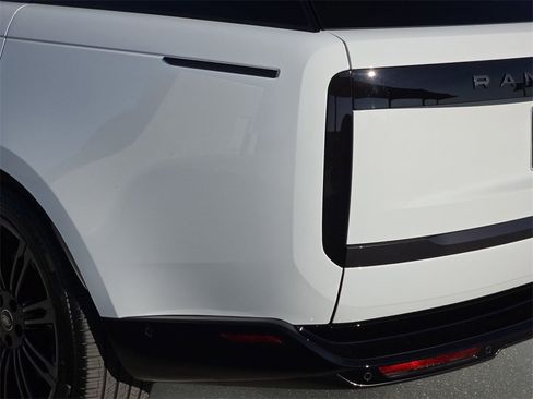 New 2025 Land Rover Range Rover Long Wheelbase SE image 36