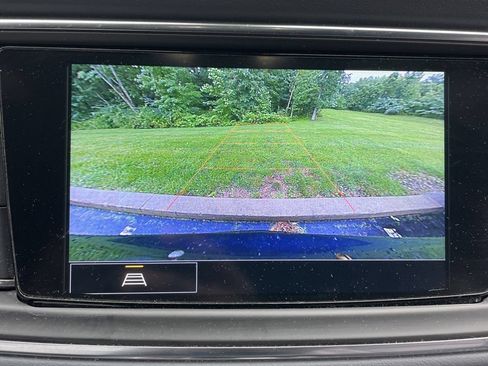 Used 2022 Buick Enclave Essence AWD/4WD image 17