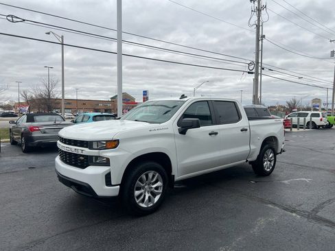 Used 2019 Chevrolet Silverado 1500 Custom w/ Custom Value Package image 2