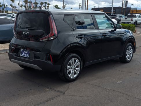 Used 2023 Kia Soul LX image 2