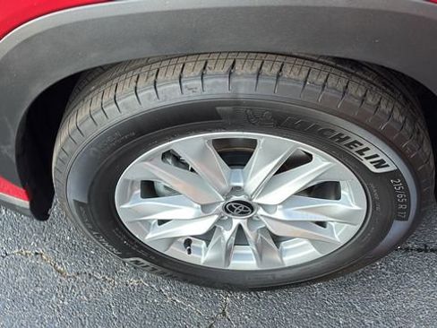 Used 2024 Toyota Corolla Cross LE image 34