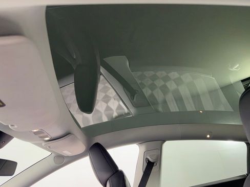 Used 2025 Tesla Model Y Long Range image 23