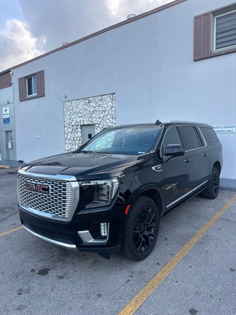 Used 2022 GMC Yukon XL Denali RWD image 2