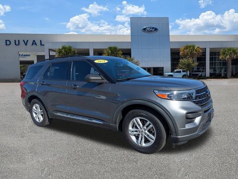 Used 2021 Ford Explorer XLT image 2