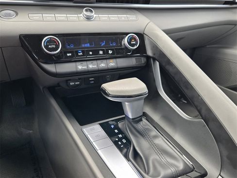 Certified 2024 Hyundai Elantra SEL image 18
