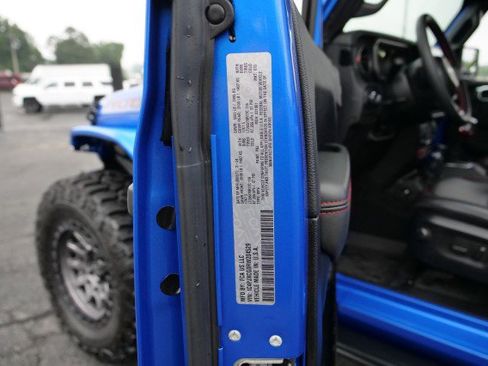 Used 2024 Jeep Wrangler Rubicon AWD/4WD image 36