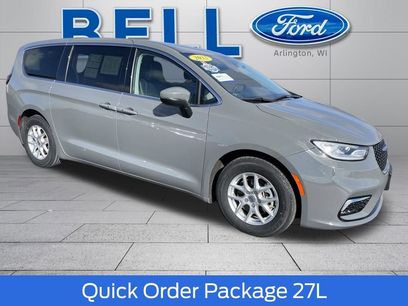 Used 2023 Chrysler Pacifica Touring-L