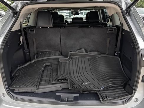 Used 2023 Toyota Highlander XLE FWD image 29