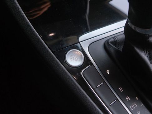 Used 2017 Volkswagen Golf SEL image 26