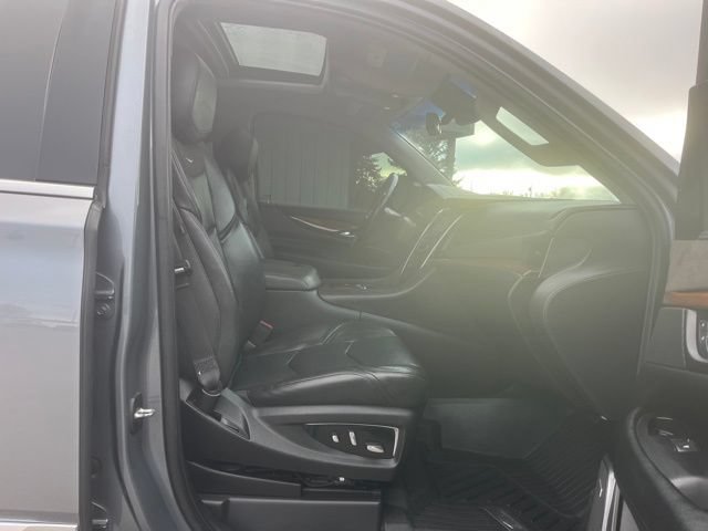 Used 2019 Cadillac Escalade ESV Luxury AWD/4WD image 31