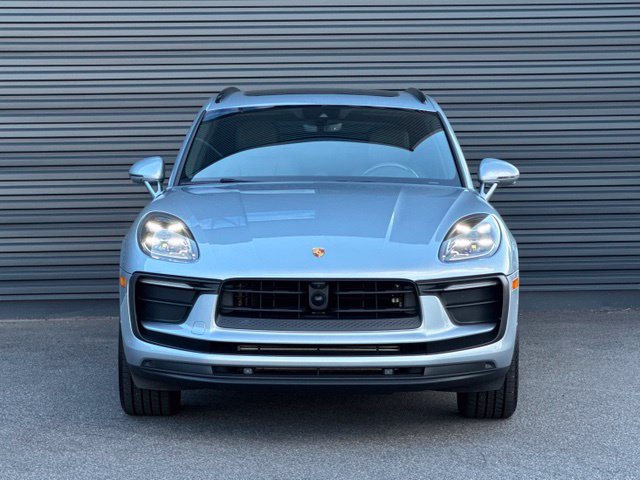 Used 2023 Porsche Macan AWD/4WD image 10