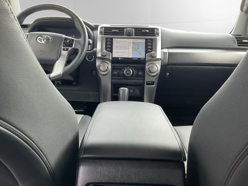 Certified 2022 Toyota 4Runner SR5 Premium AWD/4WD image 10