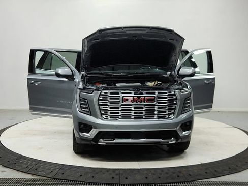 Used 2025 GMC Yukon Denali RWD image 11