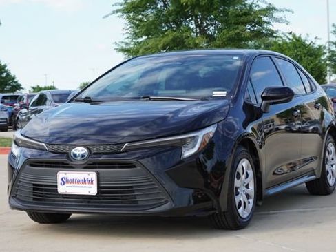 Used 2023 Toyota Corolla LE FWD image 3