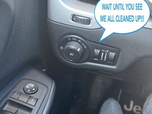 Used 2015 Jeep Cherokee Trailhawk image 16