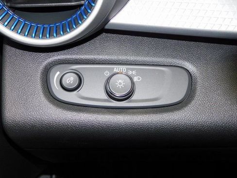 New 2026 Chevrolet Trax LS w/ LS Convenience Package FWD image 26