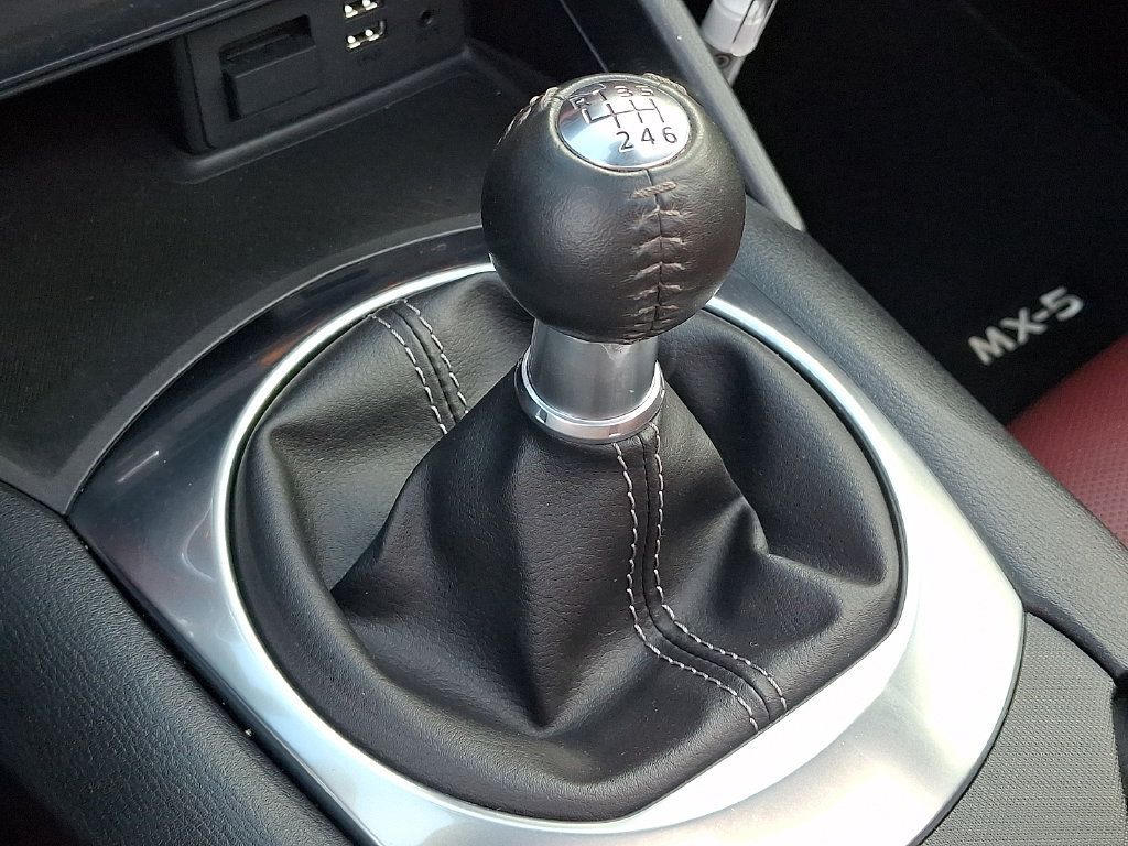 Used 2020 MAZDA MX-5 Miata RF Grand Touring RWD image 16