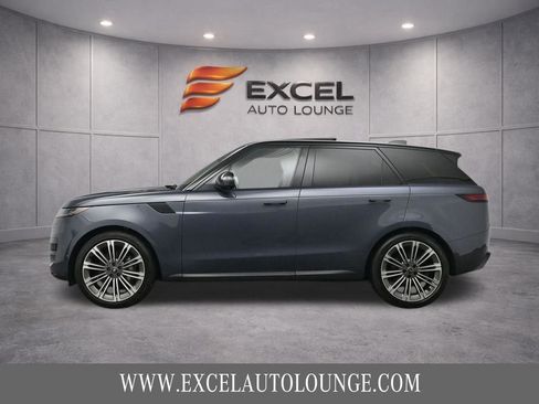 Used 2024 Land Rover Range Rover Sport SE AWD/4WD image 3