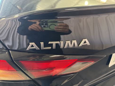 Used 2025 Nissan Altima 2.5 SV FWD image 13