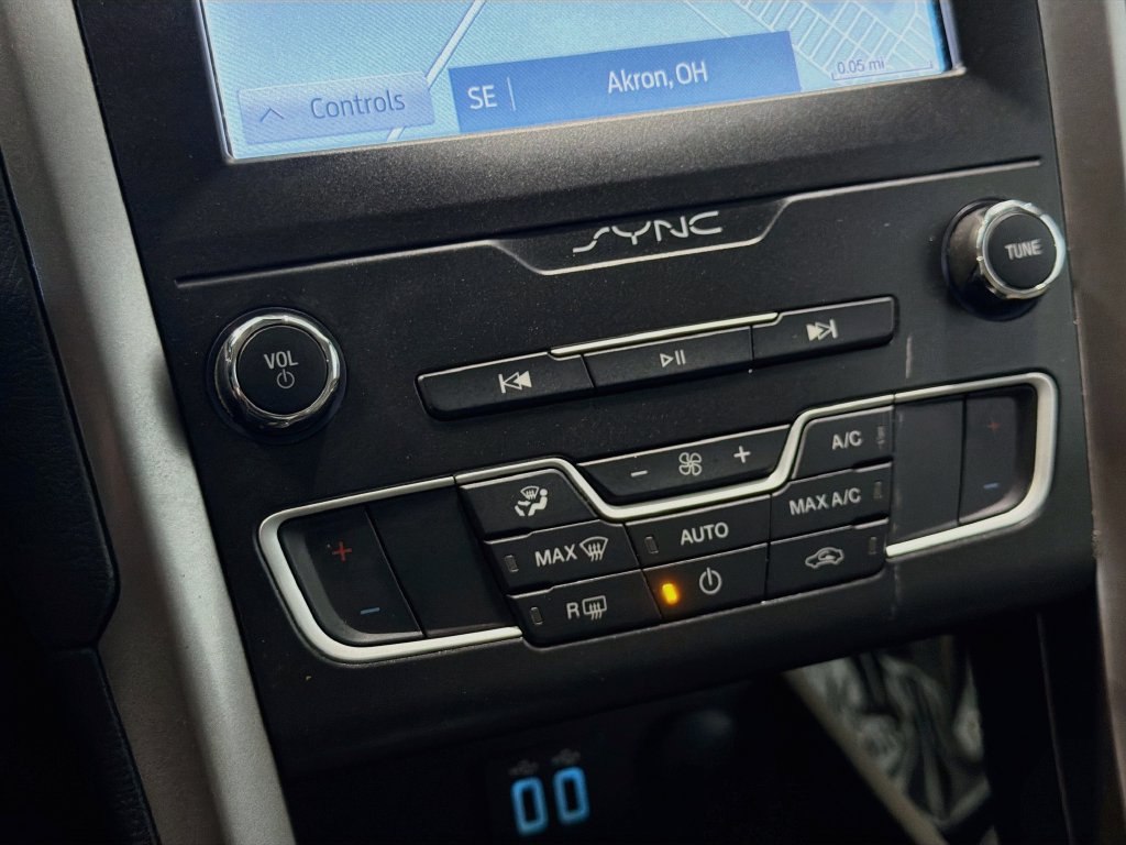 Used 2020 Ford Fusion SE FWD image 18