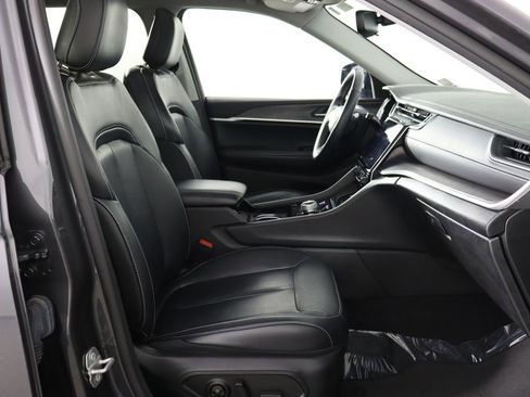 Used 2022 Jeep Grand Cherokee Limited image 18