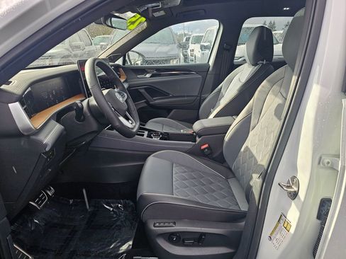 Used 2025 Volkswagen Tiguan SEL R-Line image 20