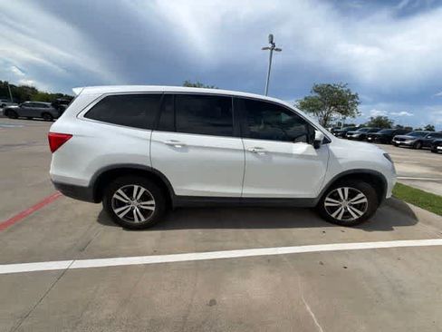 Used 2017 Honda Pilot EX image 3