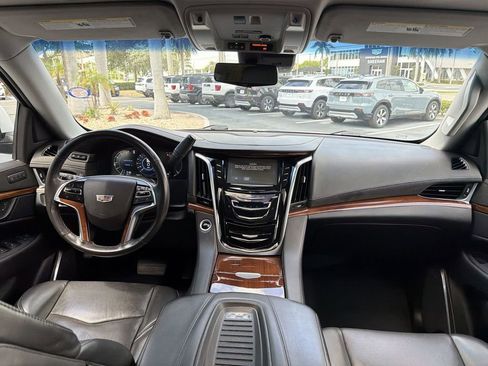 Used 2019 Cadillac Escalade ESV Luxury RWD image 10