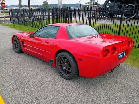 Used 2001 Chevrolet Corvette Z06 w/ Memory Pkg RWD image 19