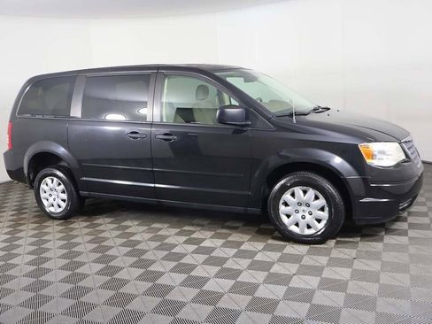 Used 2008 Chrysler Town & Country LX image 9