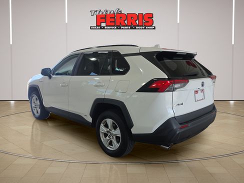 Used 2021 Toyota RAV4 LE AWD/4WD image 3