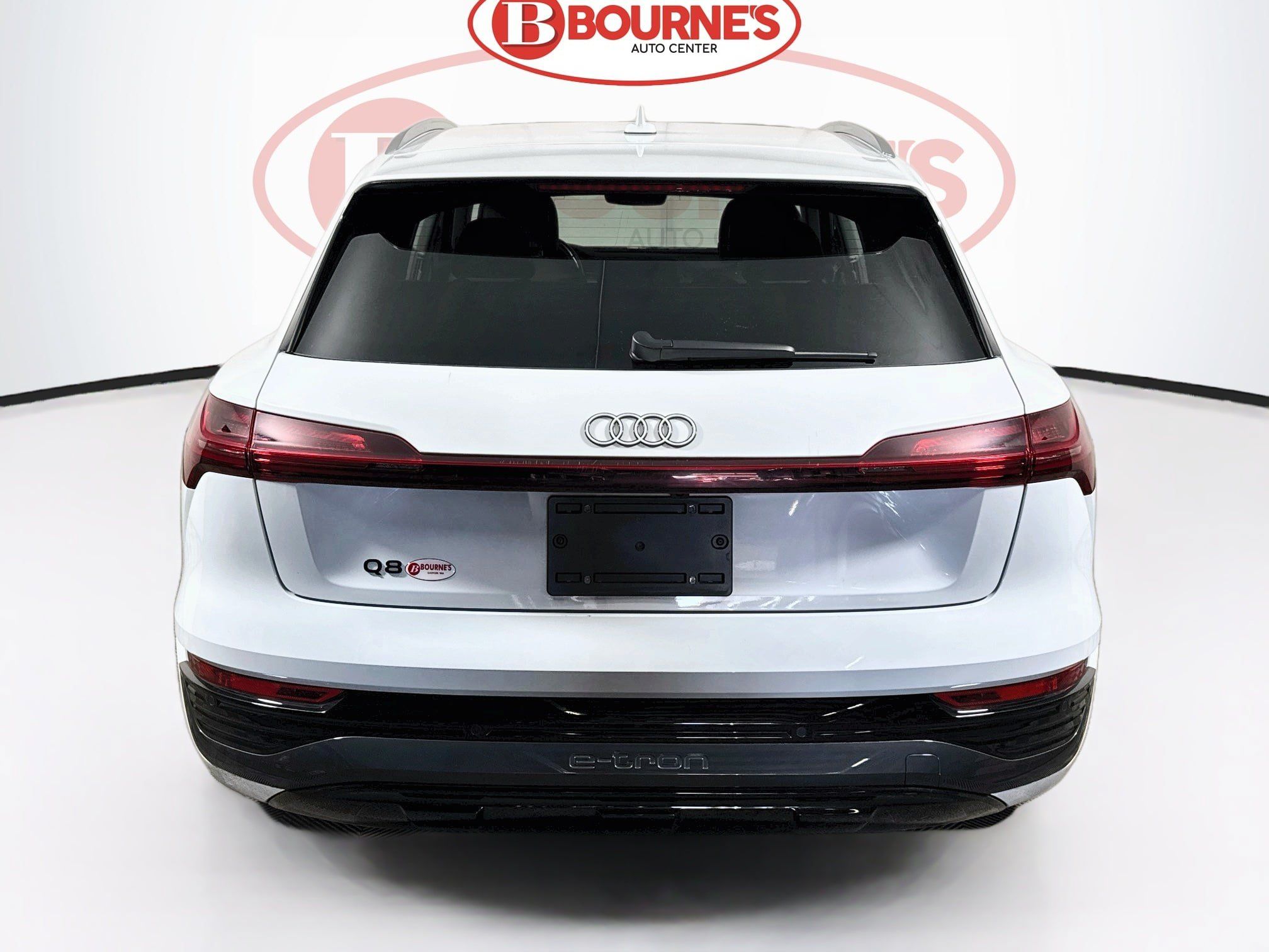 Used 2024 Audi Q8 e-tron Premium AWD/4WD image 10