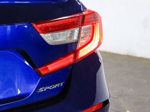 Used 2018 Honda Accord Sport image 12